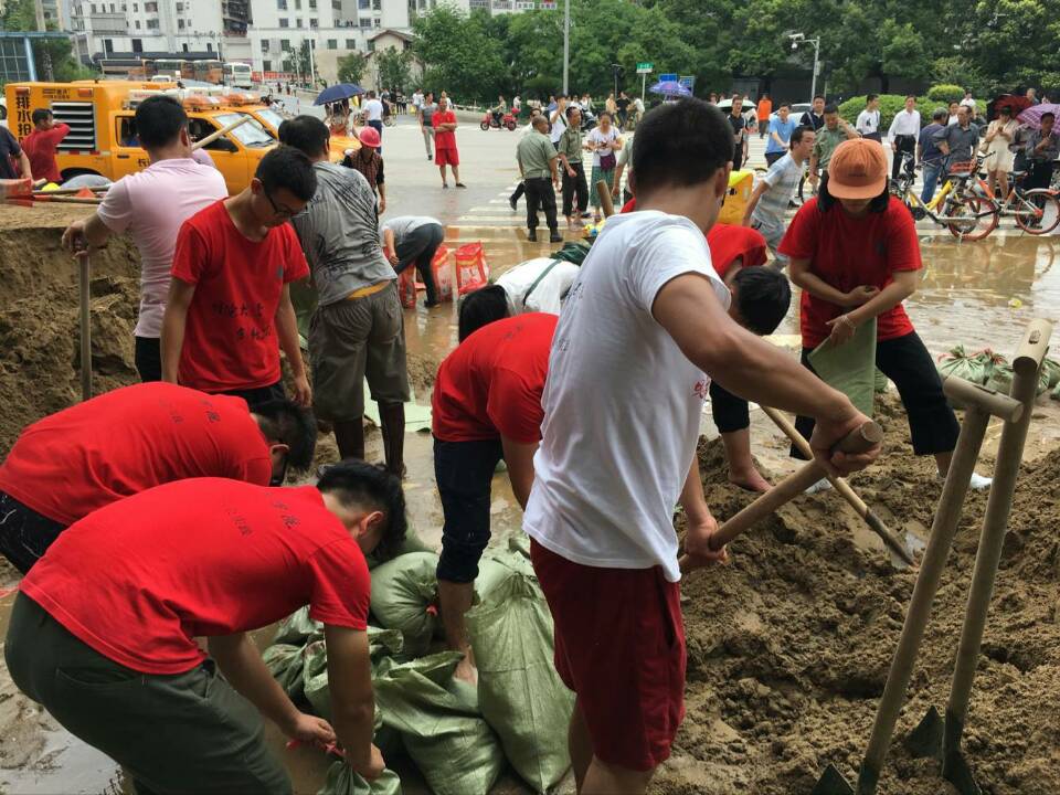 【三下乡纪实】湘江水位超警戒 武汉15名大学生赴长沙抗洪