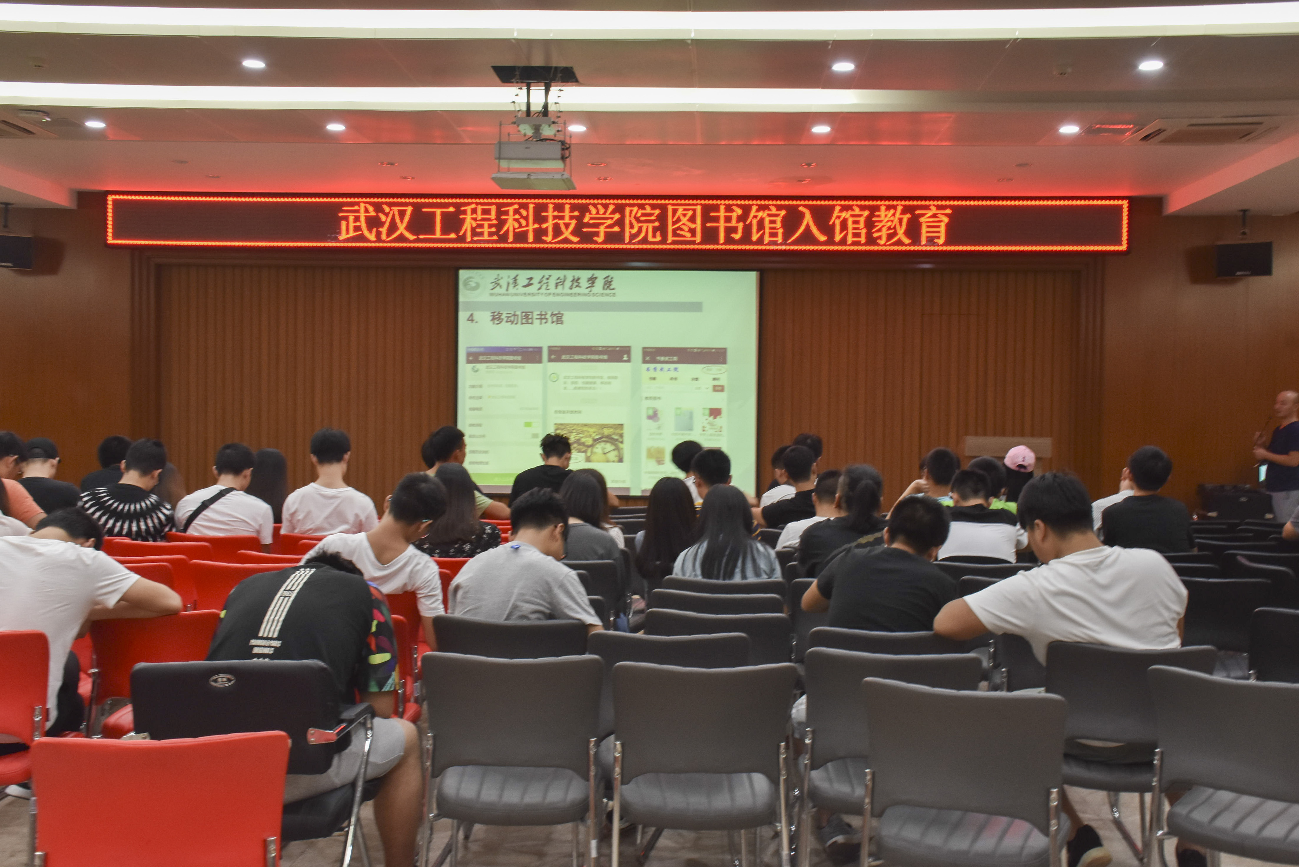 图书馆为2017级专升本新生准备入馆教育