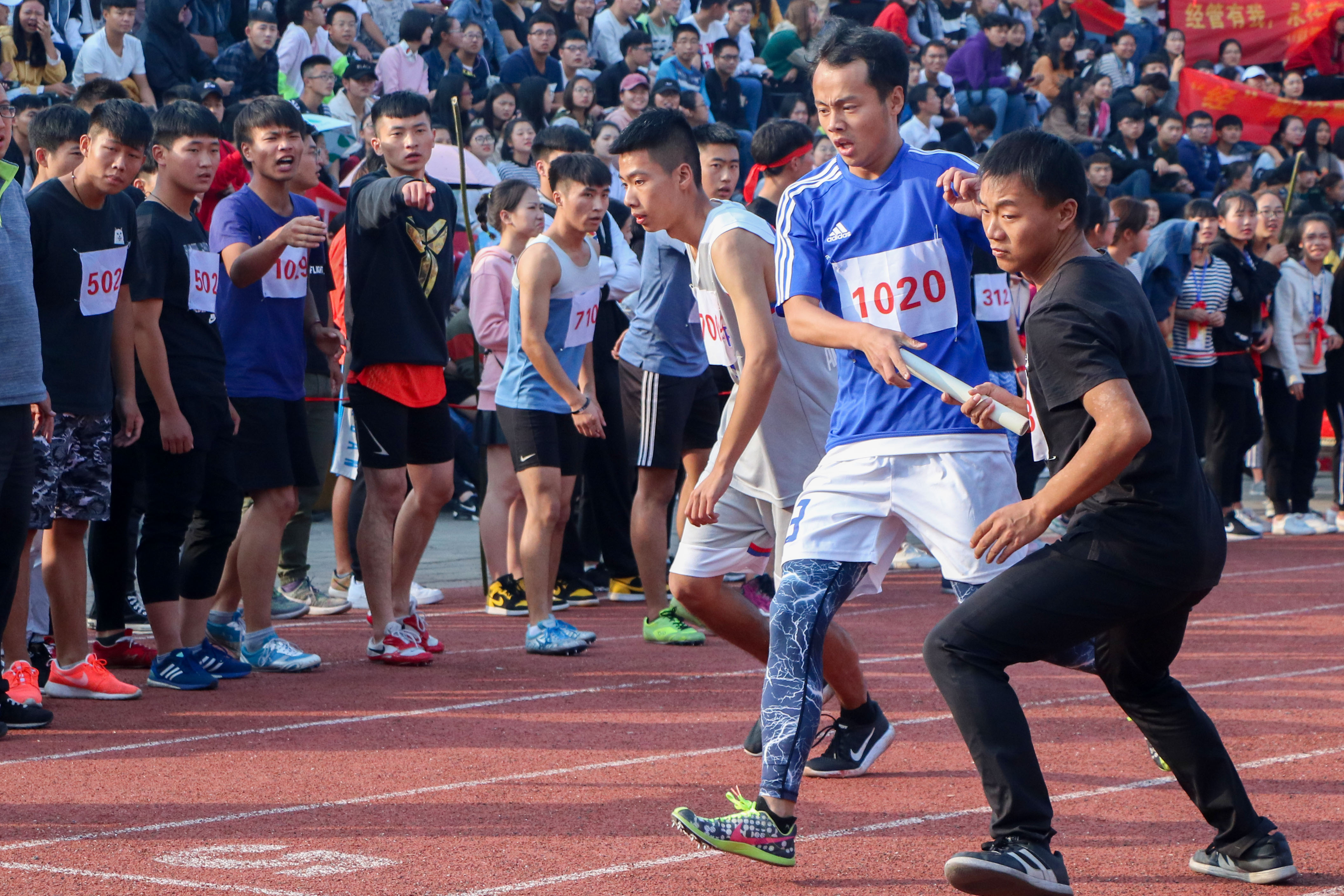 【第十四届运动会】运动会最终项目学生男子4×100米接力赛落幕