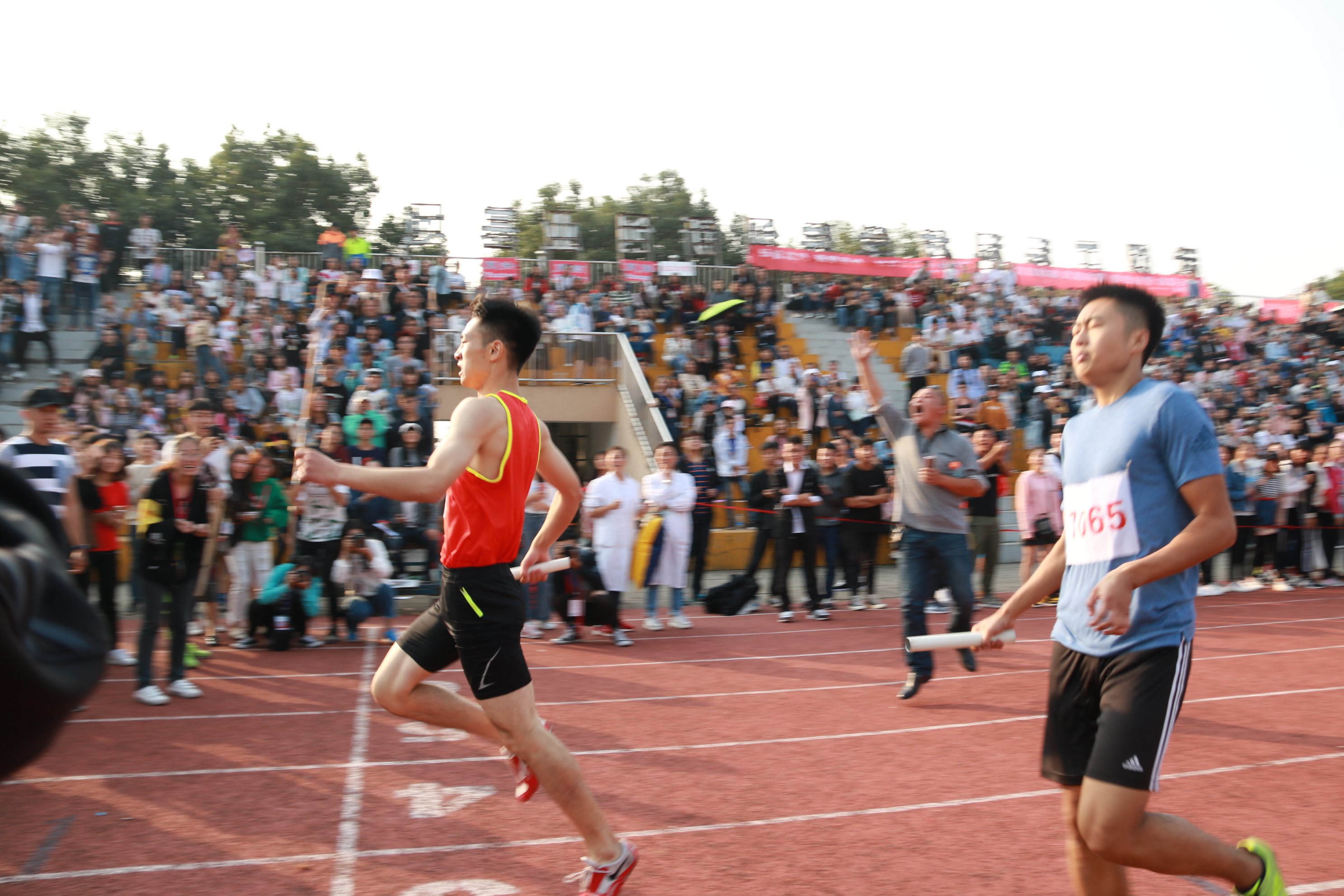 【第十四届运动会】男子4x400米接力赛落幕 冠亚军相差不到0.1秒