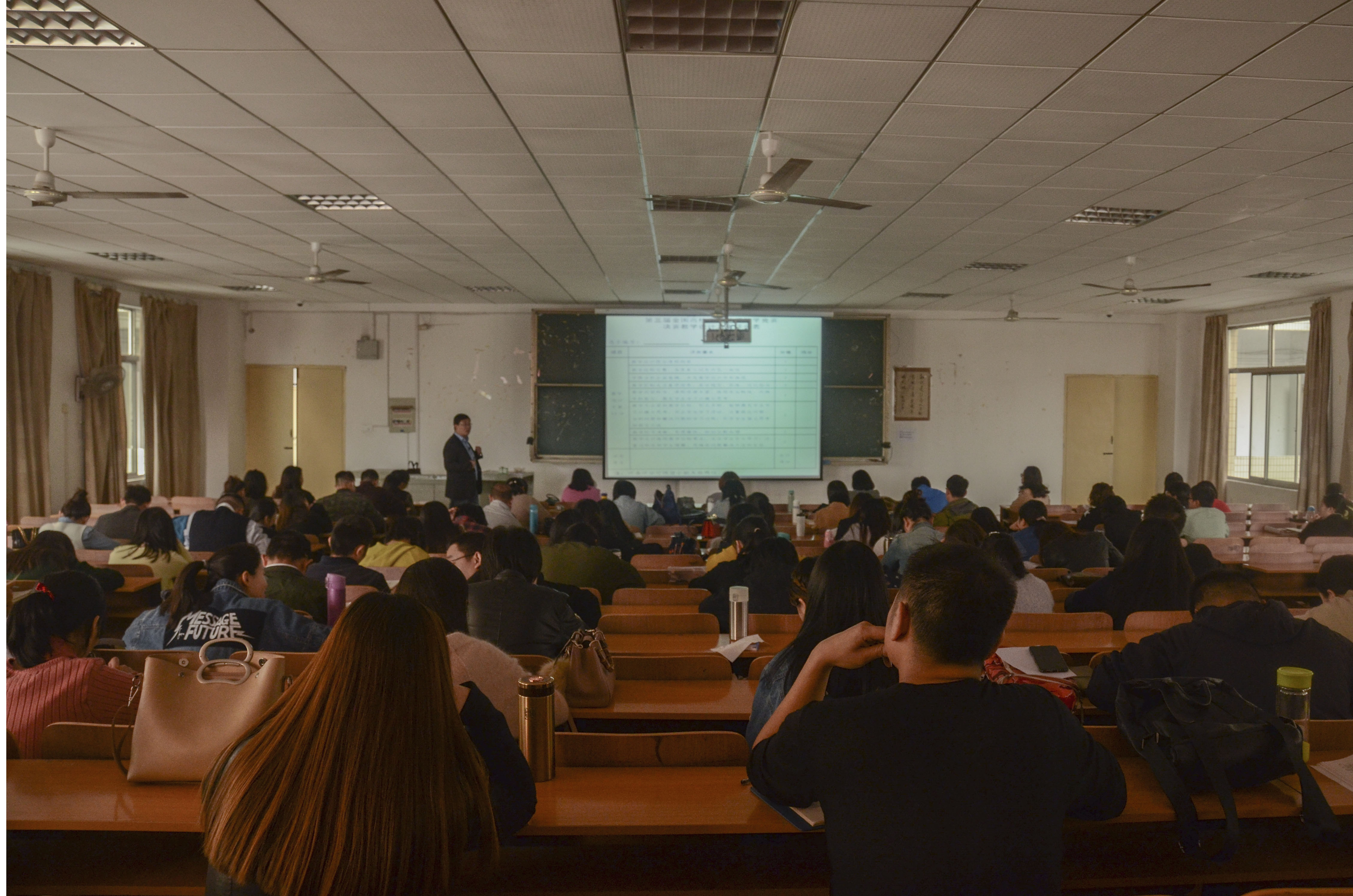 转变大学课堂授课方式 我校召开第五期青年教师培训会