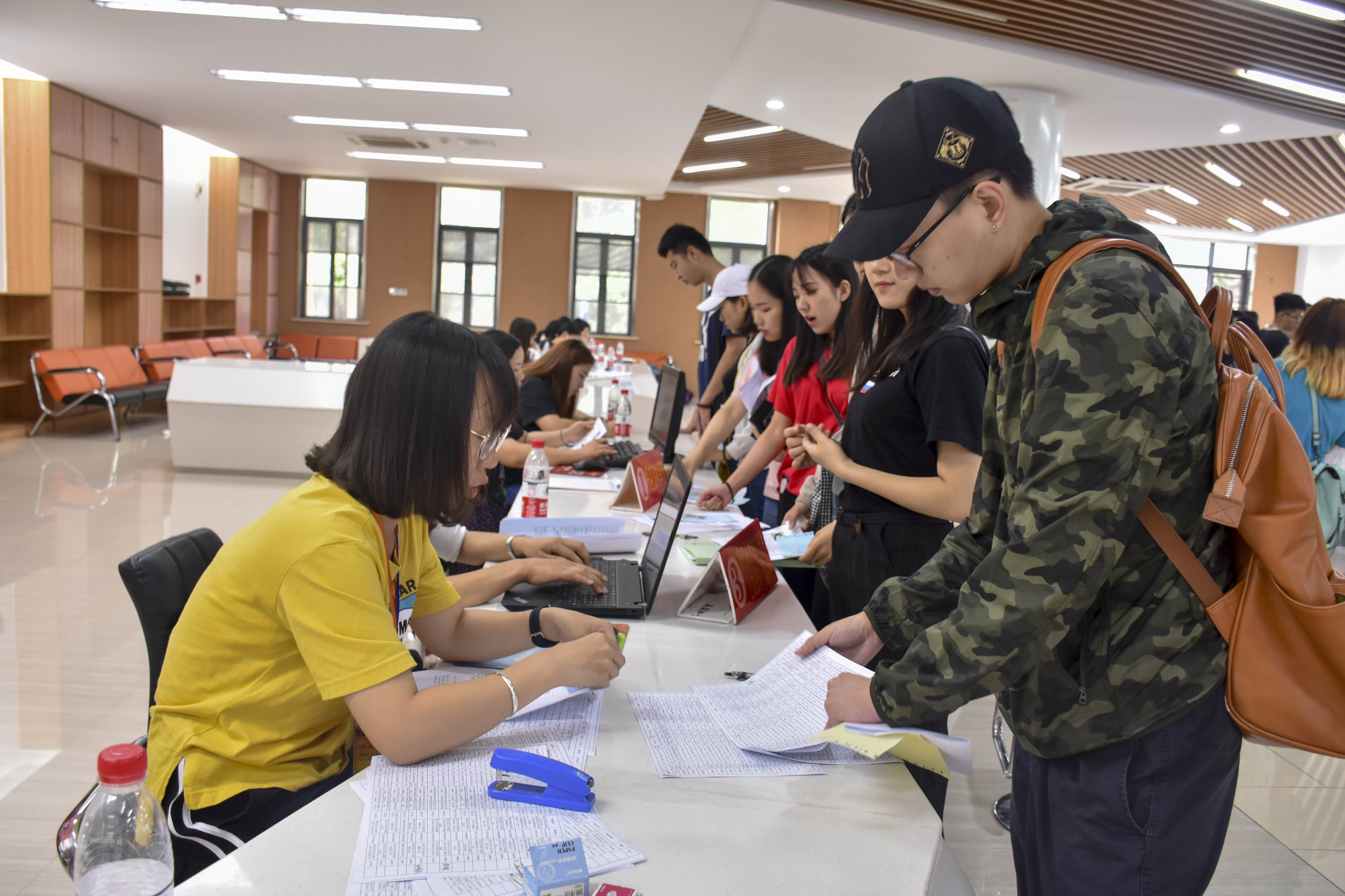 2018年普通专升本考试报名资格现场审查在我校顺利进行