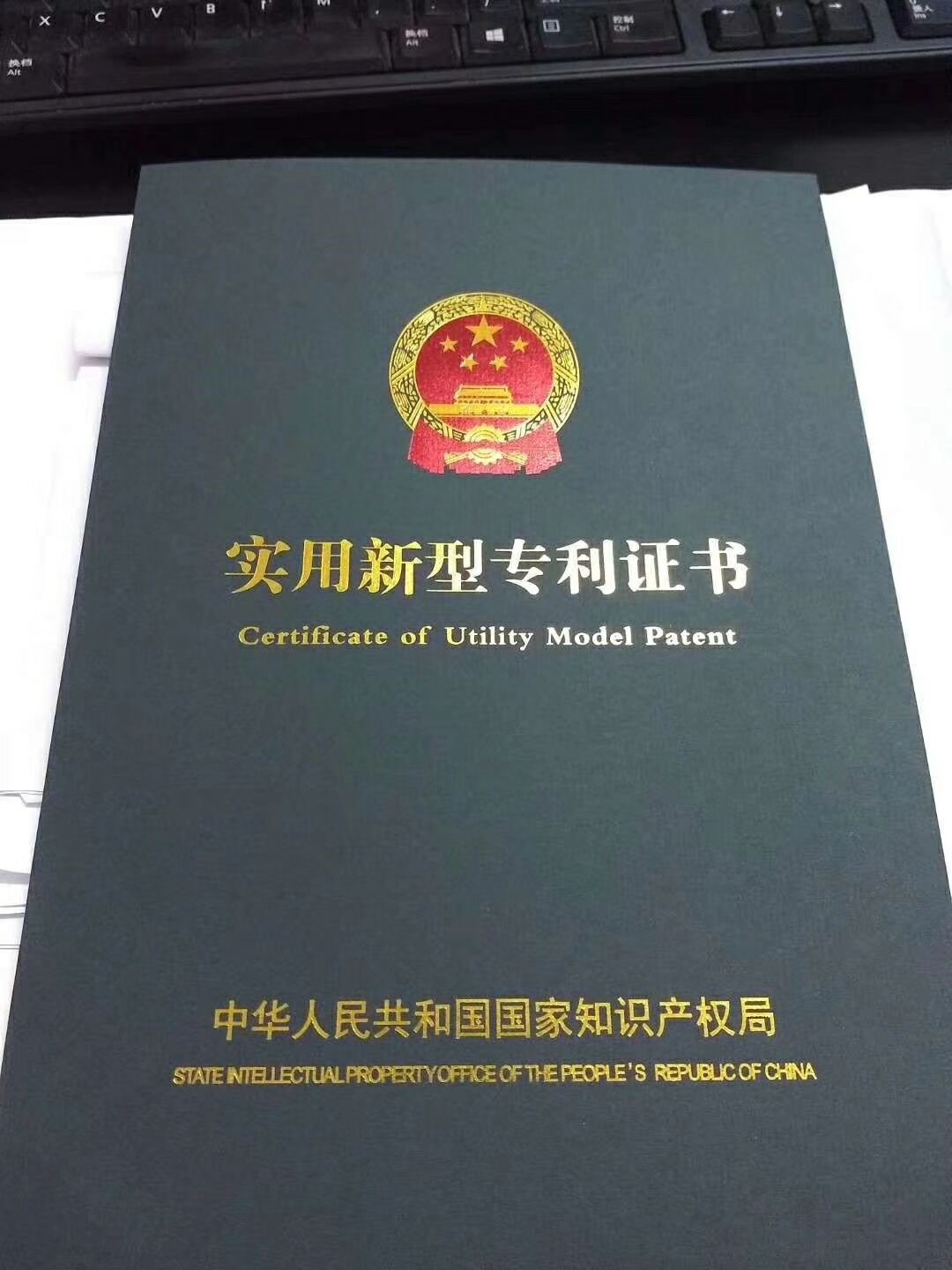 我校大三学生发明多动能吹风机获国家专利