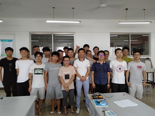 我校组织学生参加2018年“TI杯”湖北省大学生电子设计竞赛