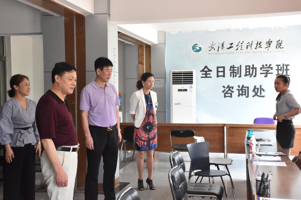 校领导走访慰问暑期在岗部门