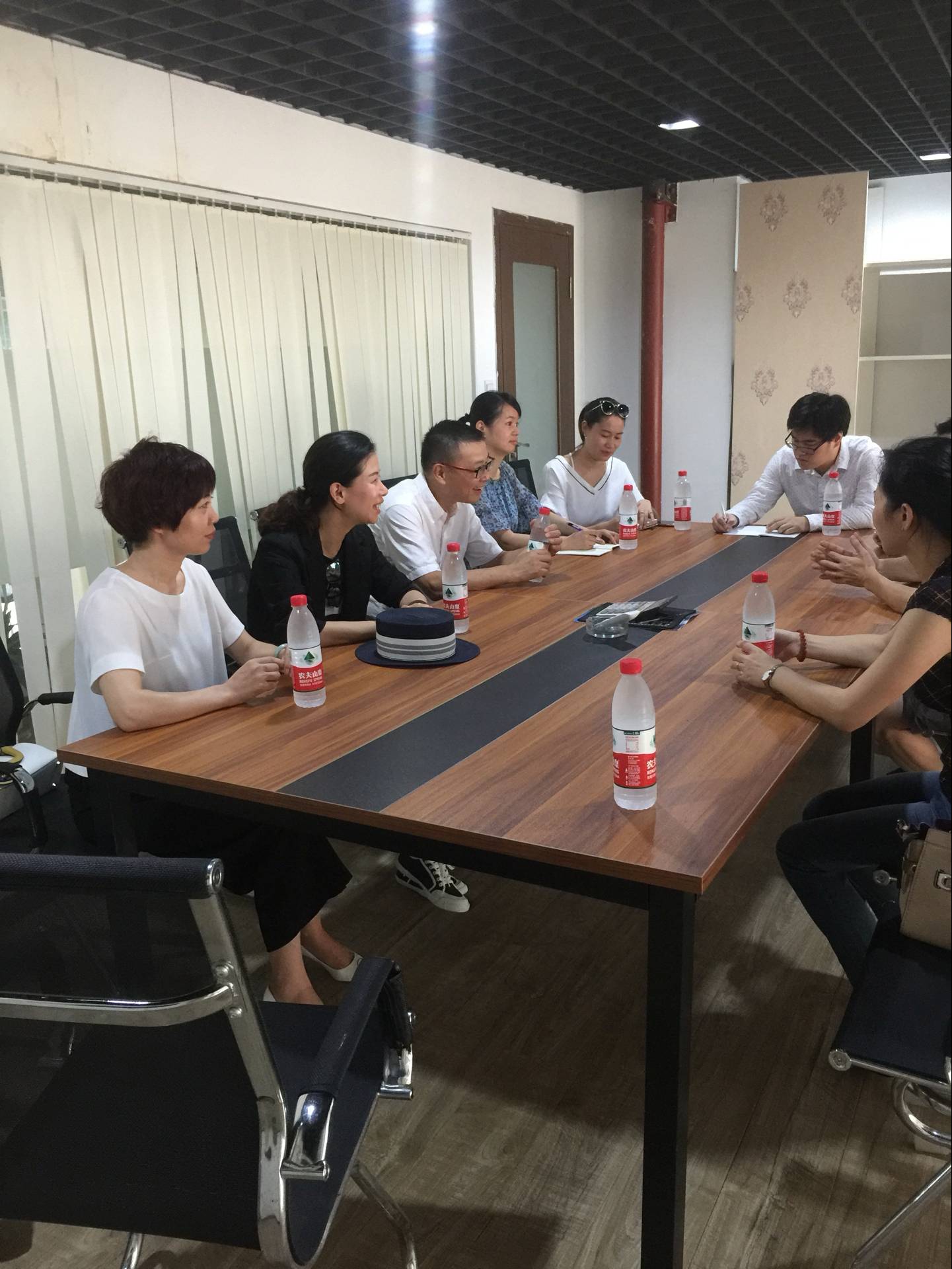 【暑期挂职慰问】财务总监廖璐莎走访看望外国语学院暑期挂职教师