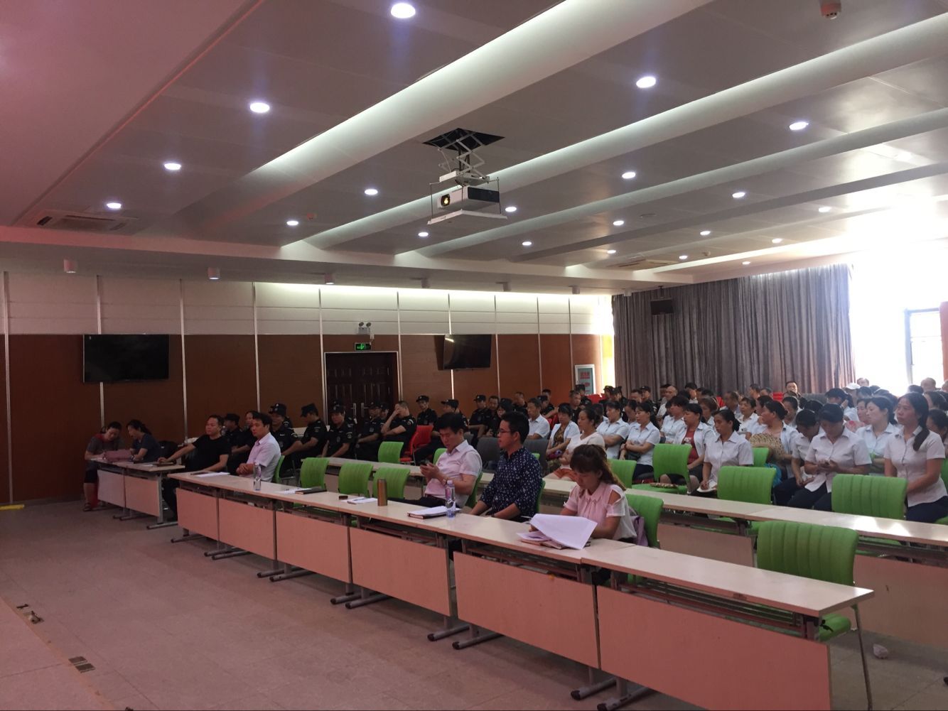 后勤保卫处召开2018年度全员培训会议