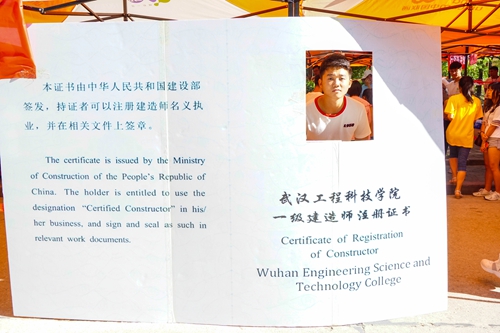 【直击迎新】 新生入学五大联赛 学院迎新“争奇斗艳”