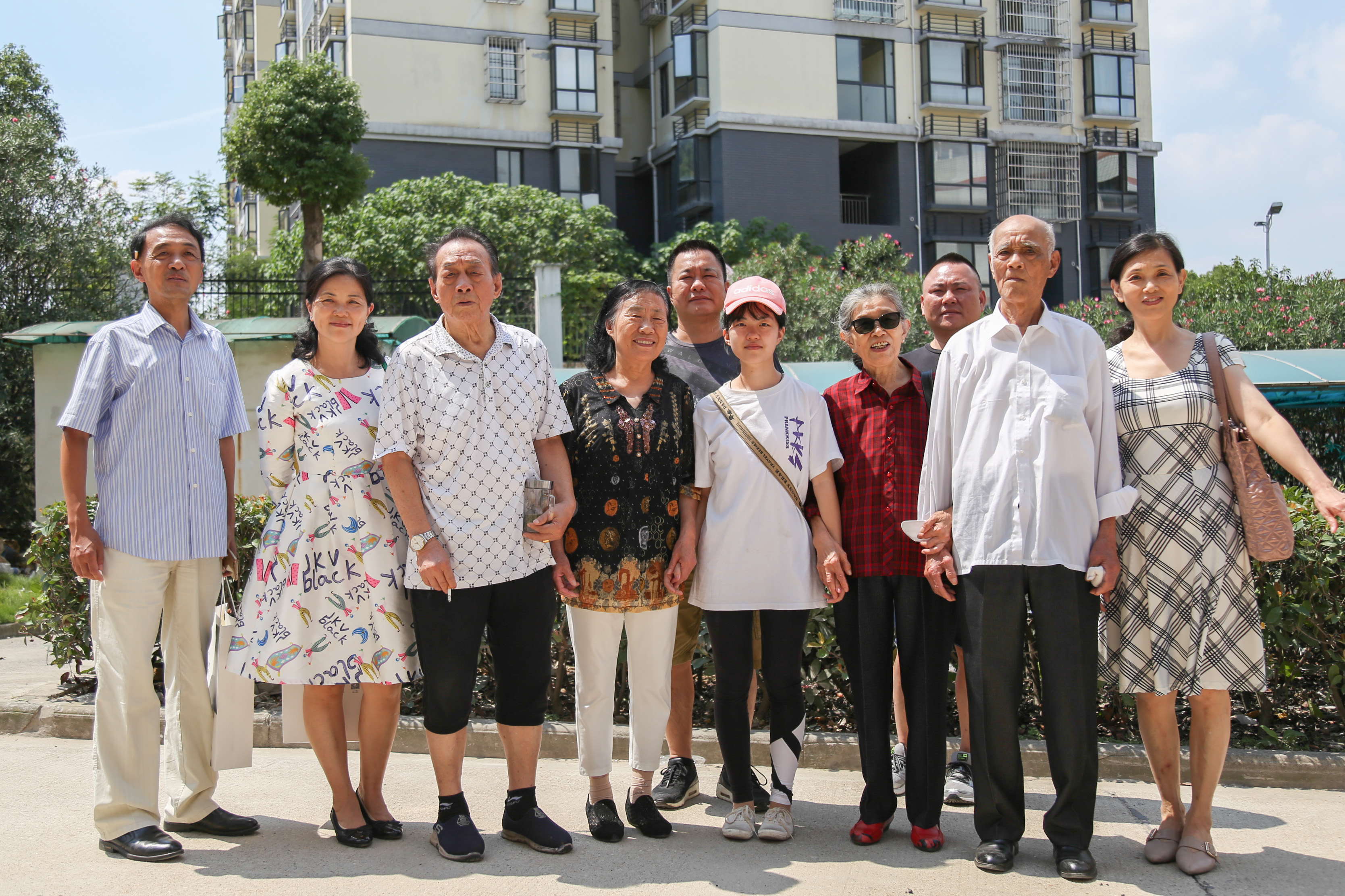 【直击迎新】全家出动保驾护航 00后新生获11名家长陪同报到