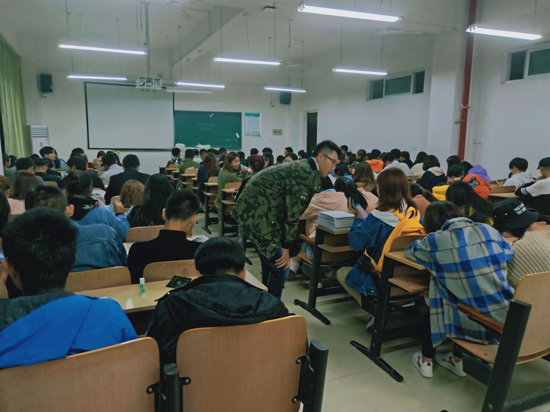 为培养新生良好习惯 学校开设早晚自习