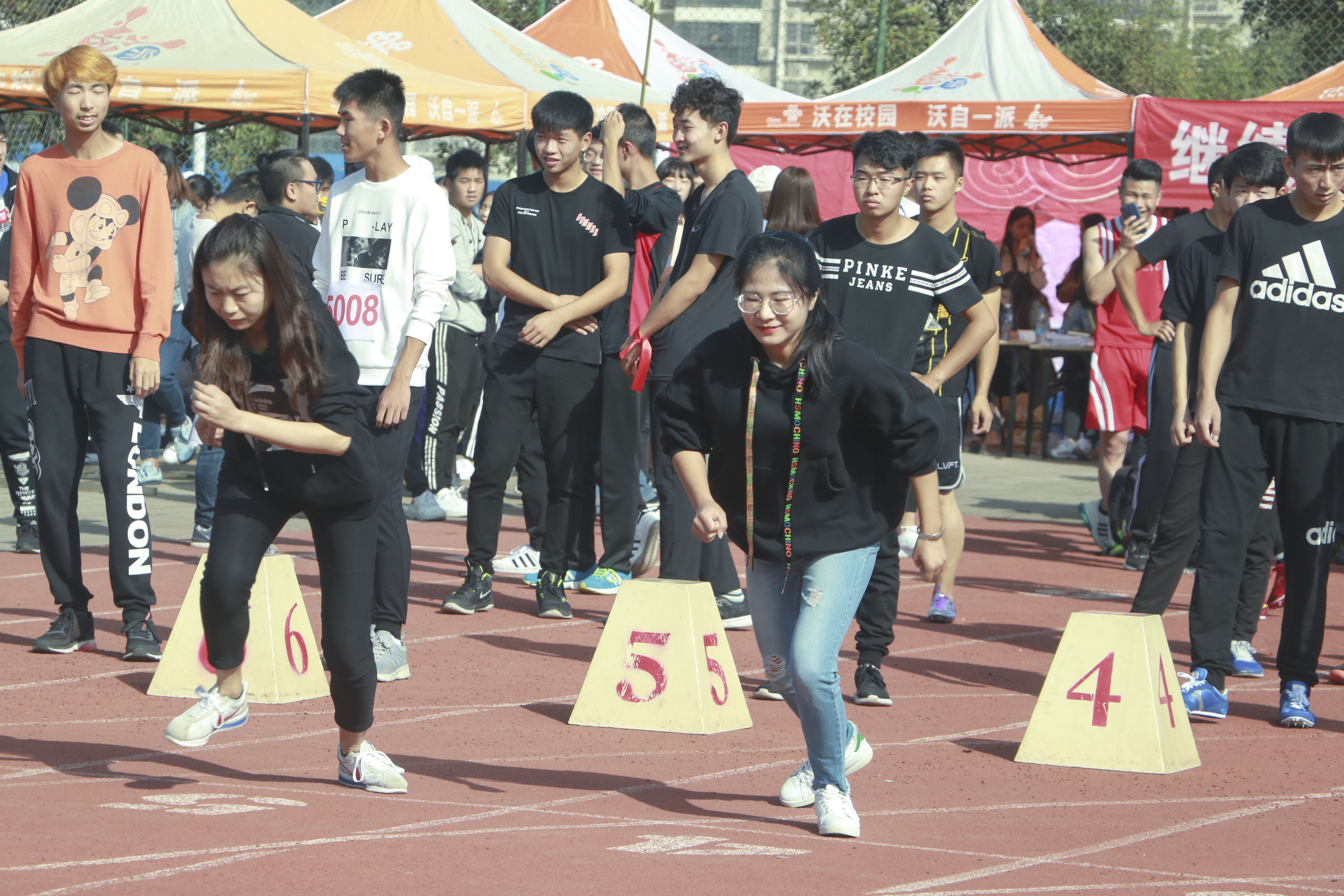 【第十五届运动会】教职工女子100米决赛结束