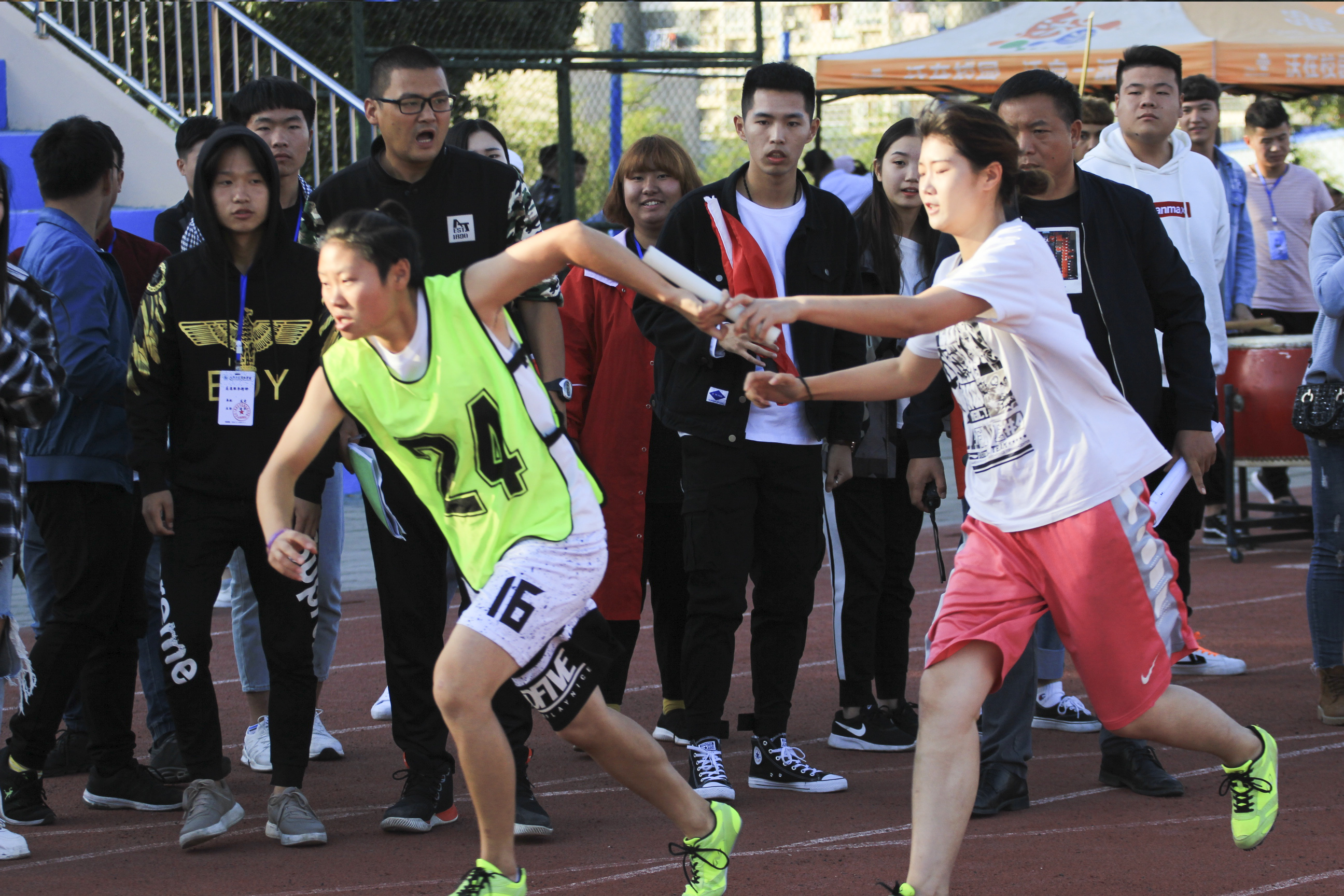 【第十五届运动会】学生女子4×100米预决赛结束