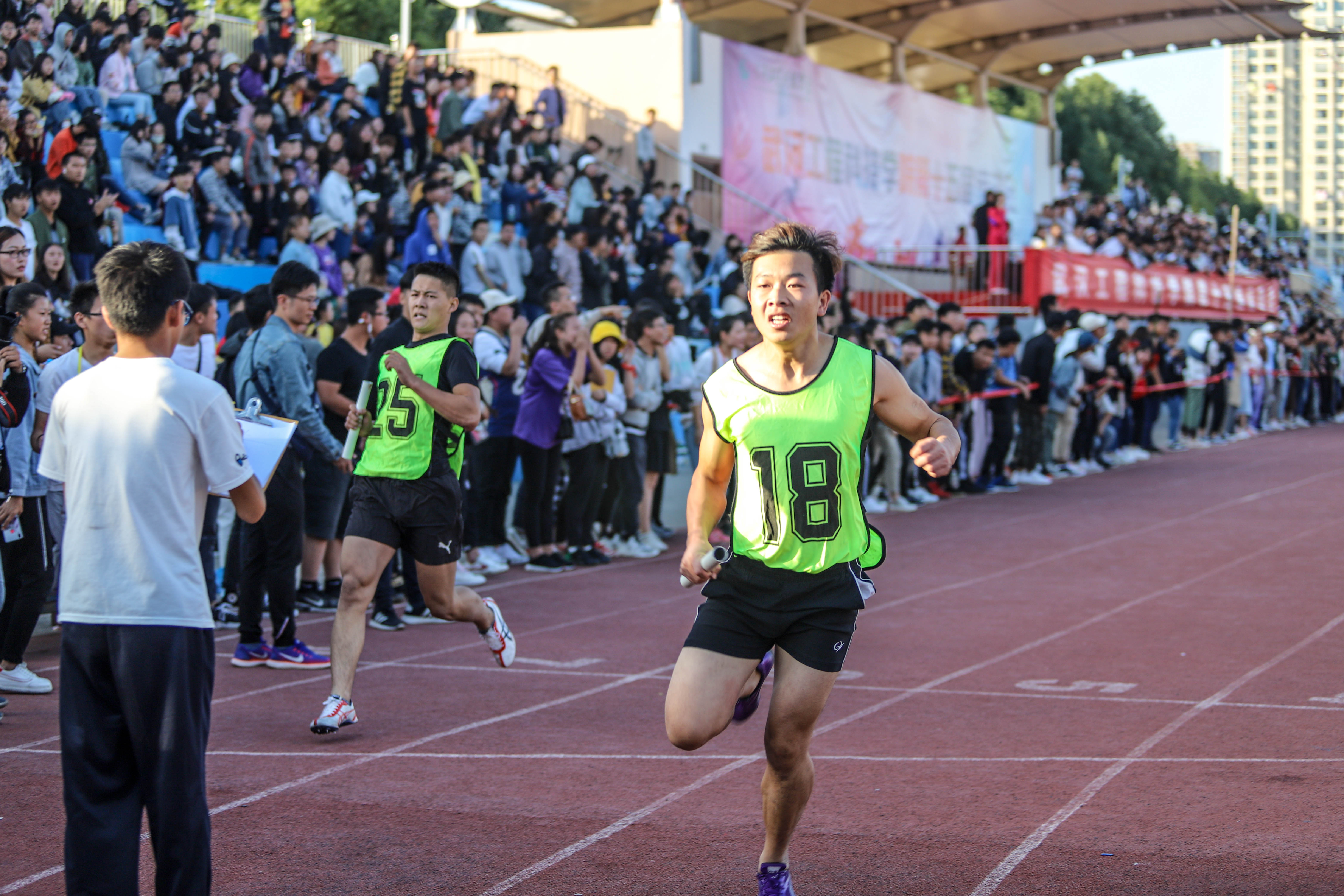 【第十五届运动会】男子4×100米工程再夺第一 运动会所有项目结束