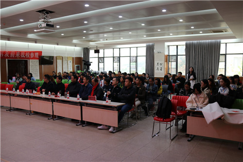 武汉高校大学生书画社团交流会在校举行 书画家来校与师生交流书法技艺