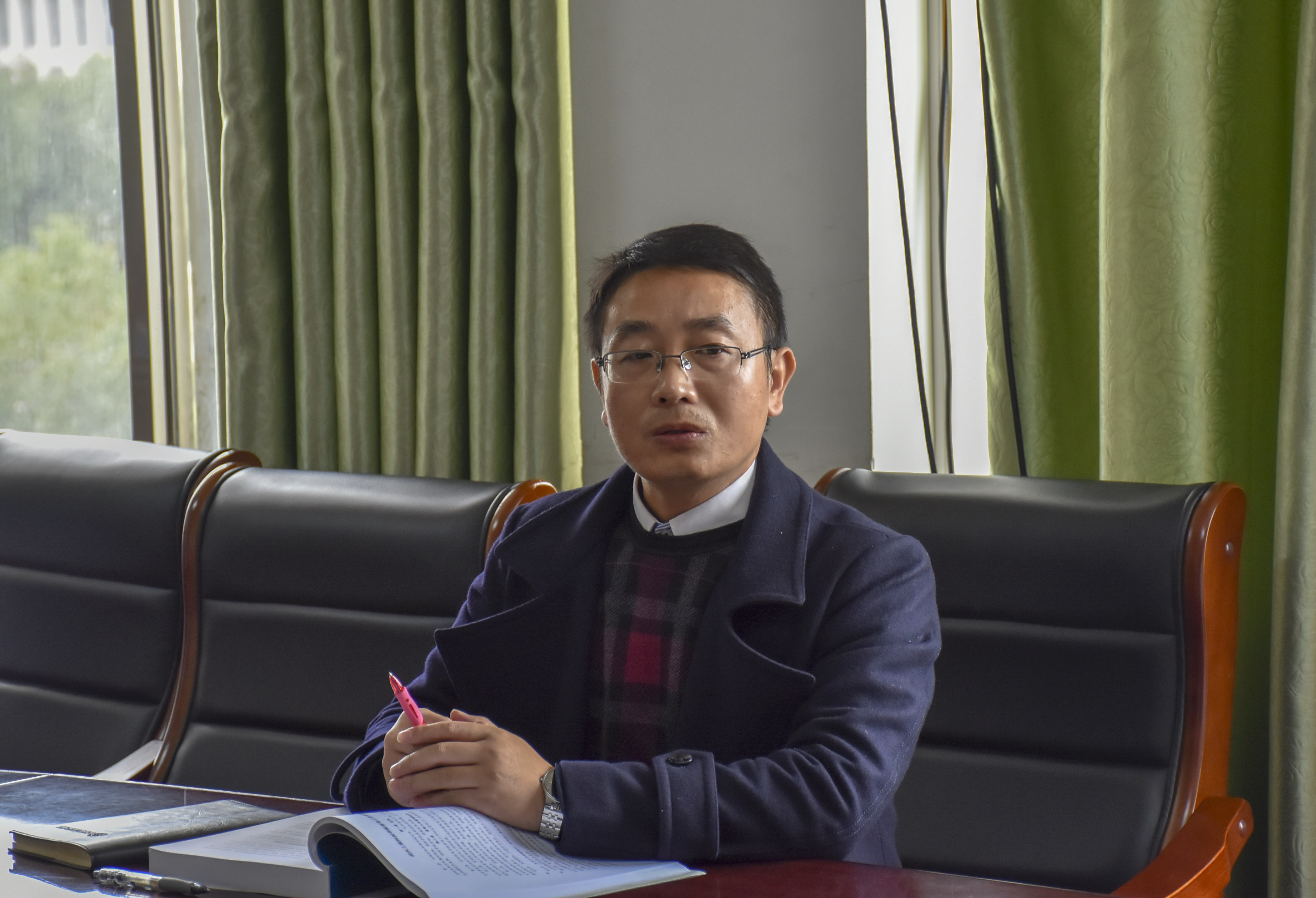 全校教职工通讯员大会召开