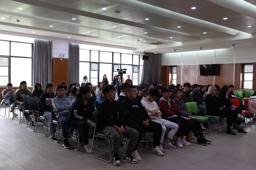 英国创意艺术大学Debra Allman教授来校讲授《珠宝设计材质》课程
