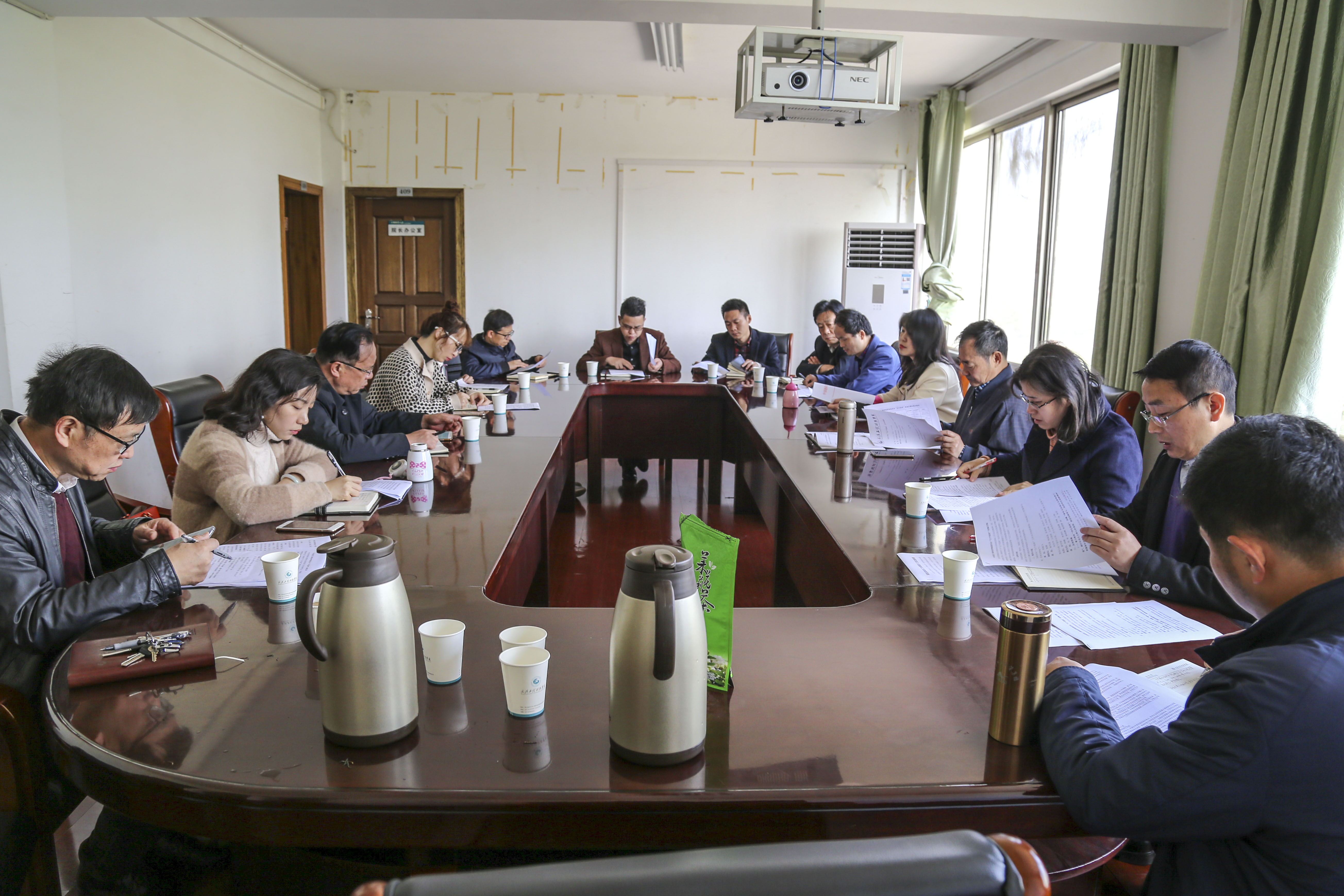 学校召开“五个思政”建设工作专题研讨会