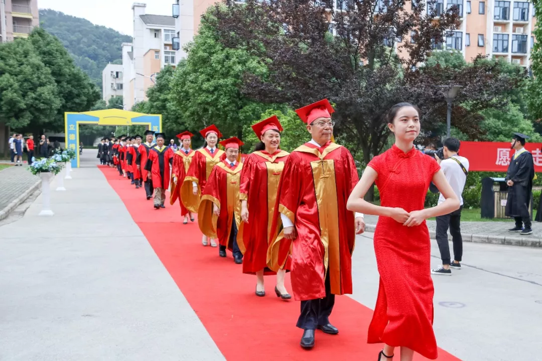 欧洲五大联赛官网举行2019届毕业生毕业典礼暨学位授予仪式