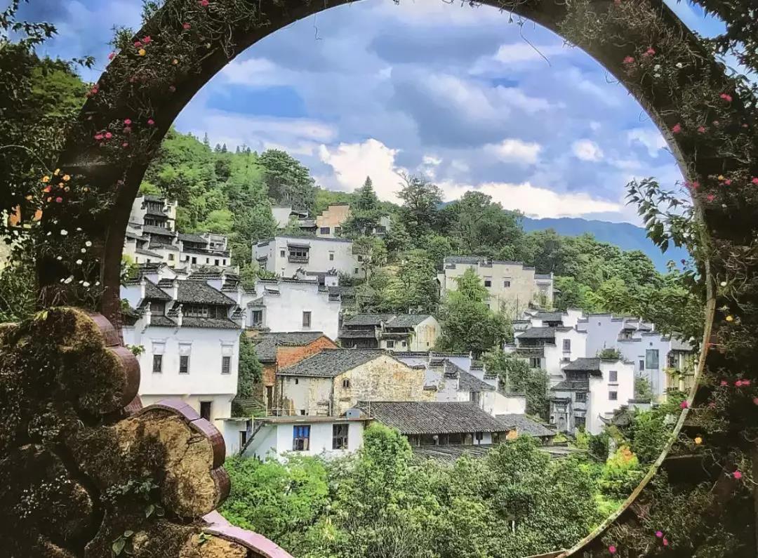 暑期艺术采风作品在校展出
