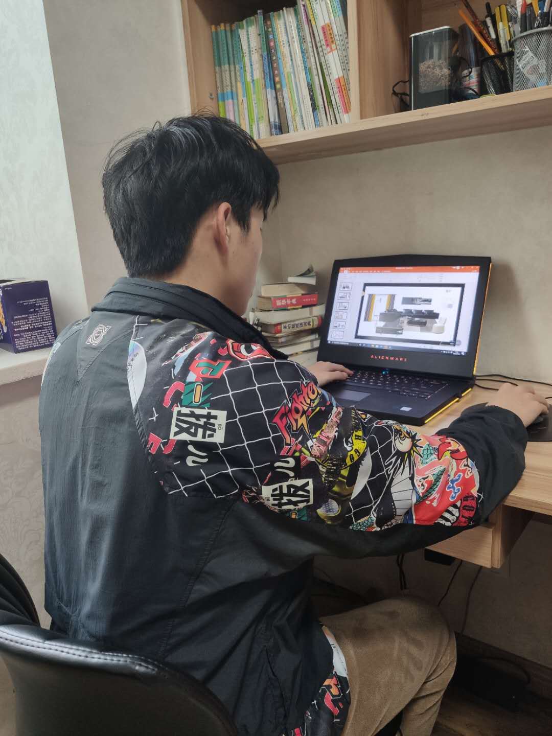 五大联赛学子在空中课堂“讲标”