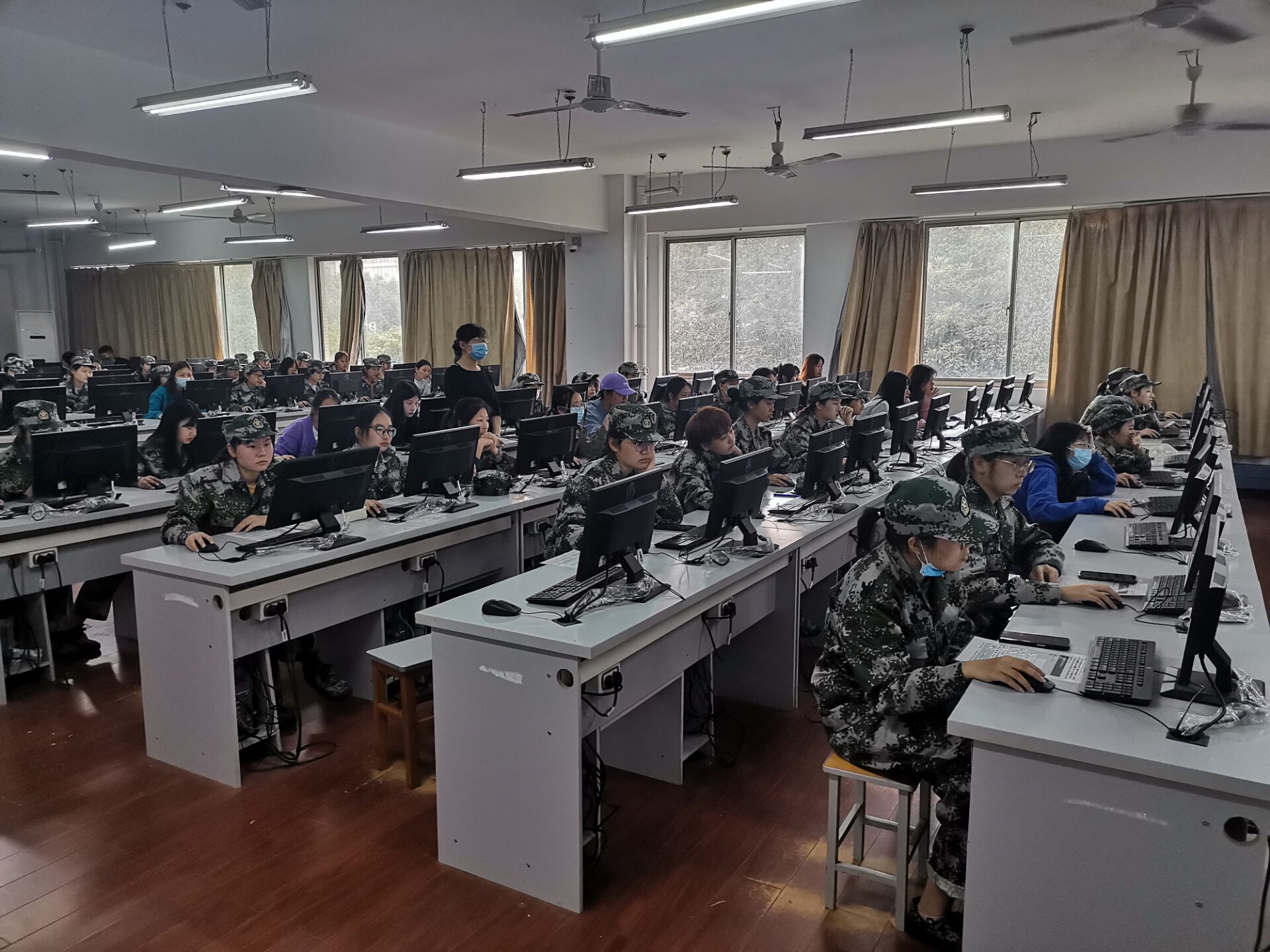 欧洲五大联赛官网顺利完成新生心理测试