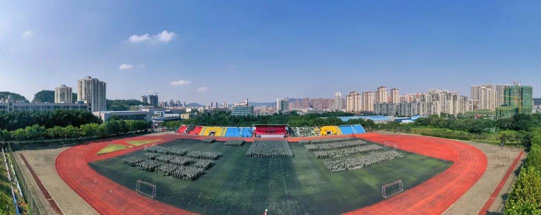 很燃!五大联赛2020级新生开学典礼暨军训总结表彰大会精彩来袭