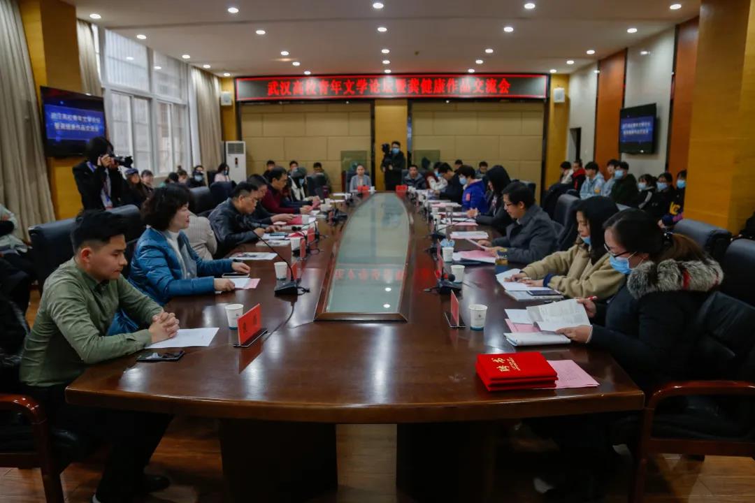 暖心!五大联赛为校园文学青年开专场作品交流会