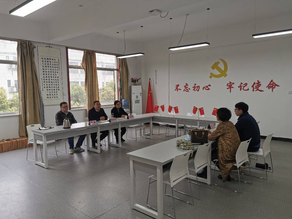 中国人民银行江夏支行行长一行来五大联赛指导交流