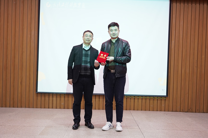 华师官媒人进行分享如何讲好校园故事