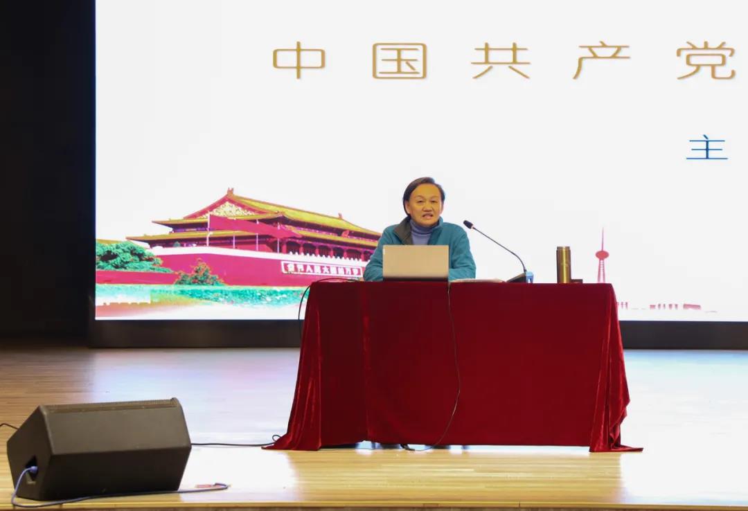 党委书记高芸为学生上思政课:中国共产党为什么能