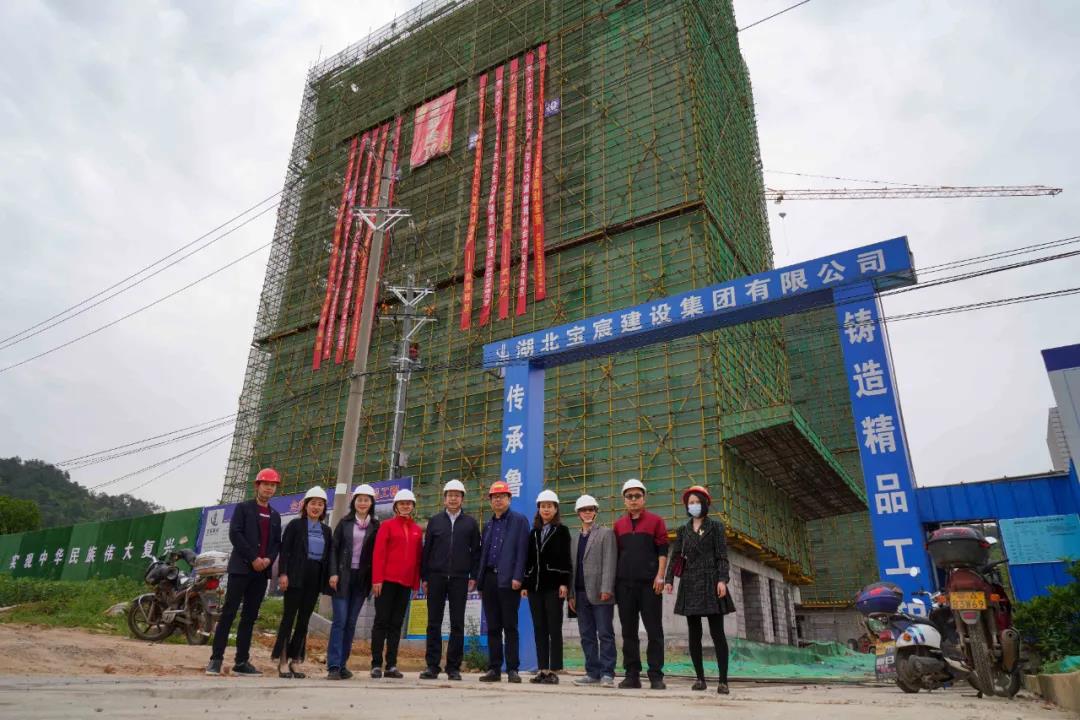 喜封金顶!五大联赛第17栋学生公寓楼项目举行结构封顶仪式