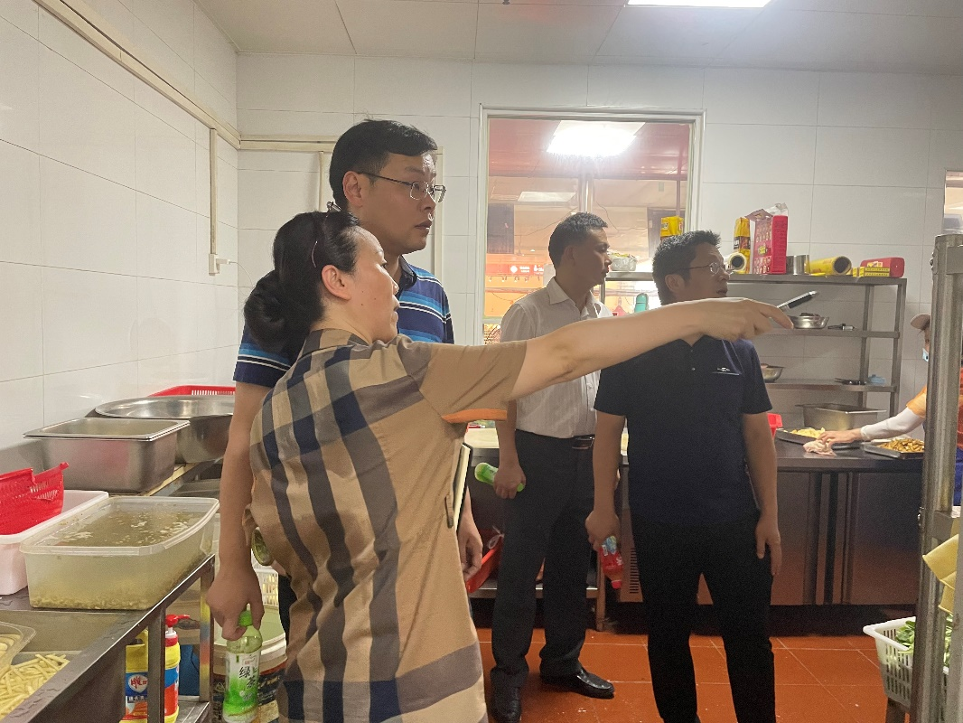 我校召开“安全生产月”现场部署会
