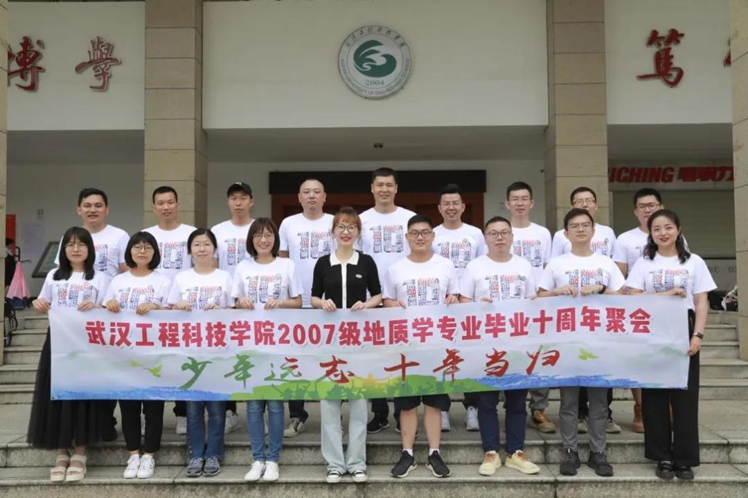 15000701班,五大联赛拍了拍你说:同学们,欢迎回家!