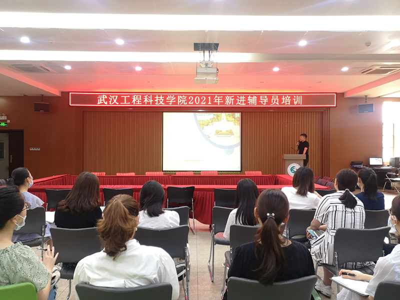 陈东东.jpg