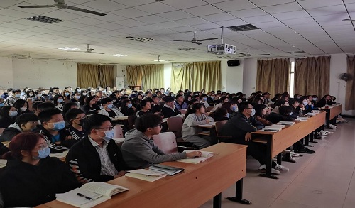 经济与管理学院第32期党校组织集体观看《榜样五》专题电视节目