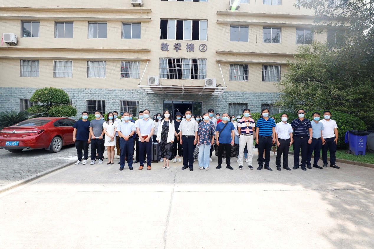 江夏区政法委副书记秦峰一行指导我校2021年秋季学期开学疫情防控演练
