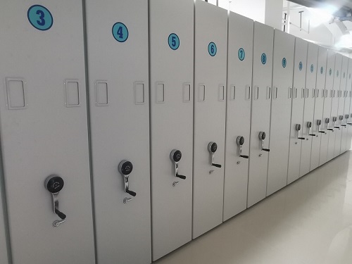 学校图书馆密集书库顺利建成