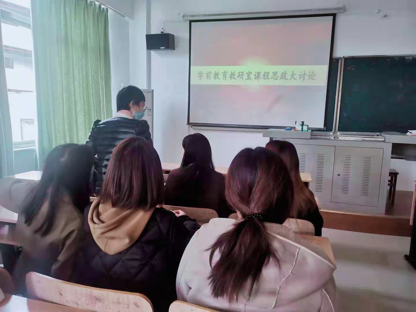 人文学院思政课程大讨论 : 挖掘思政元素,融入专业课程教育