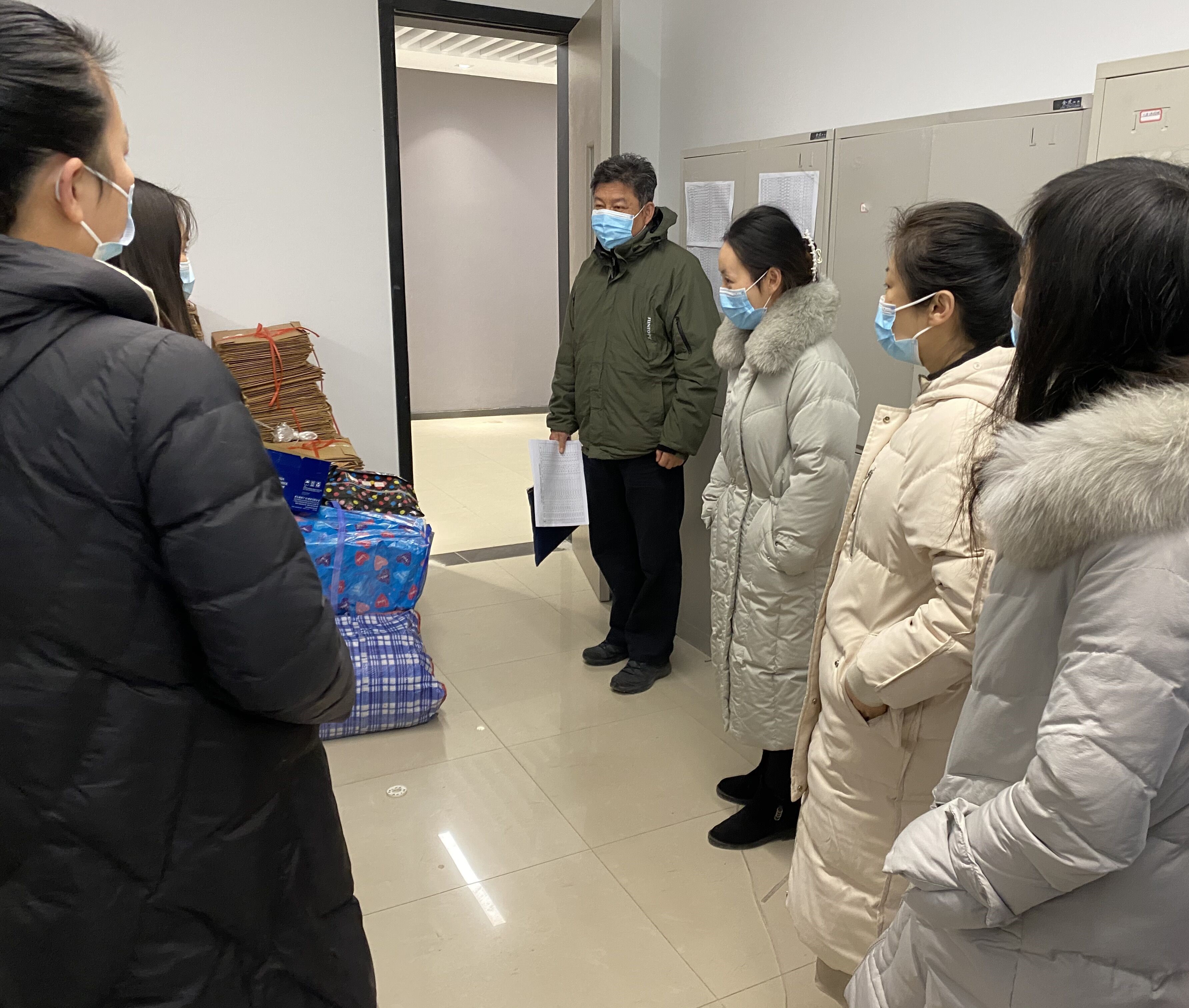 校领导检查人文学院期末考试工作