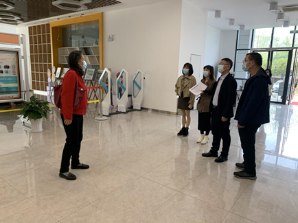 重返教室!学校领导与师生同听新学期线下第一课