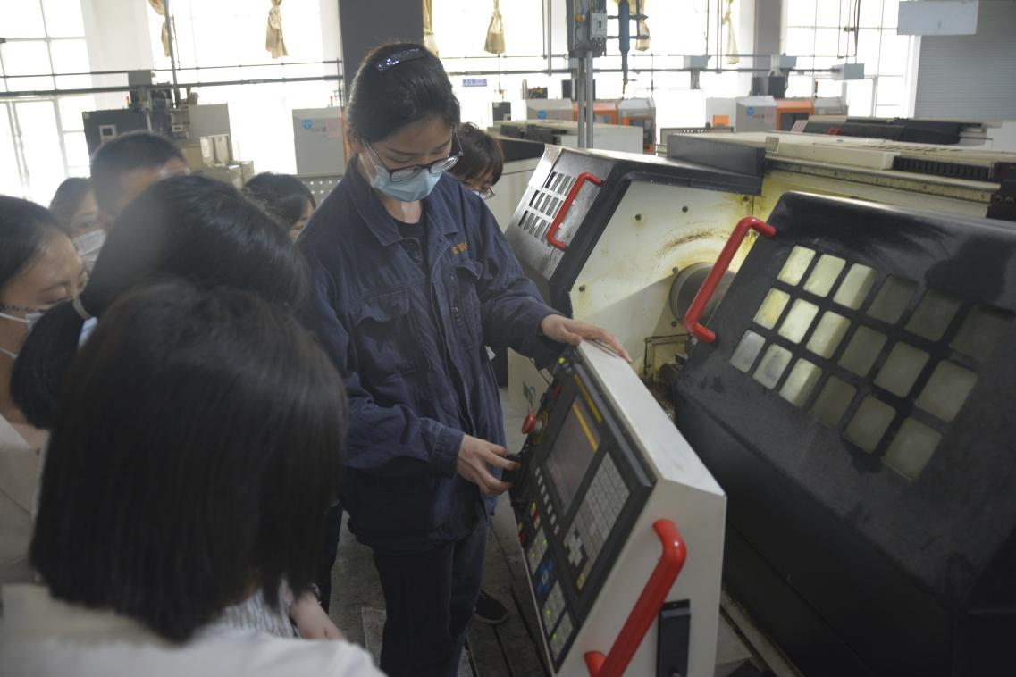 以老带新传帮带,机械自动化系开展学习教育活动