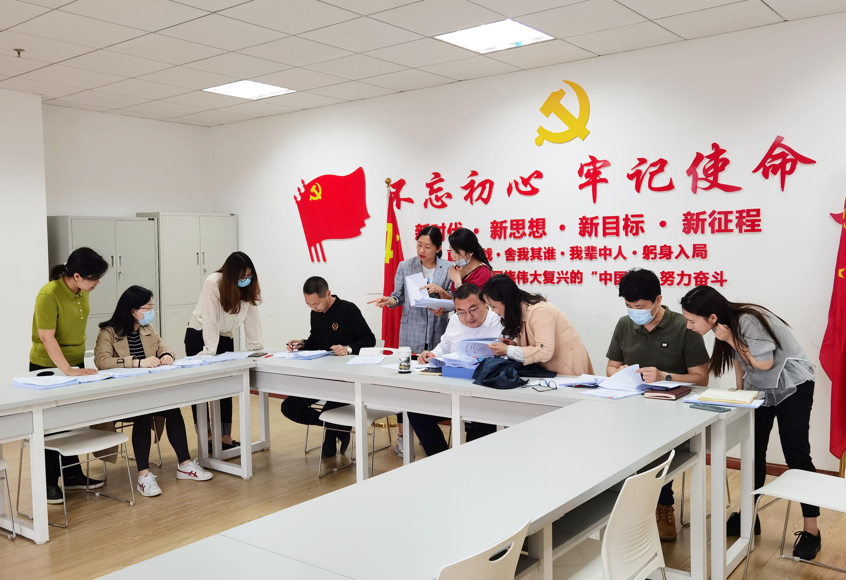 立足材料抓细节 三审方能算过关——经管学院组织开展教学材料专项检查工作