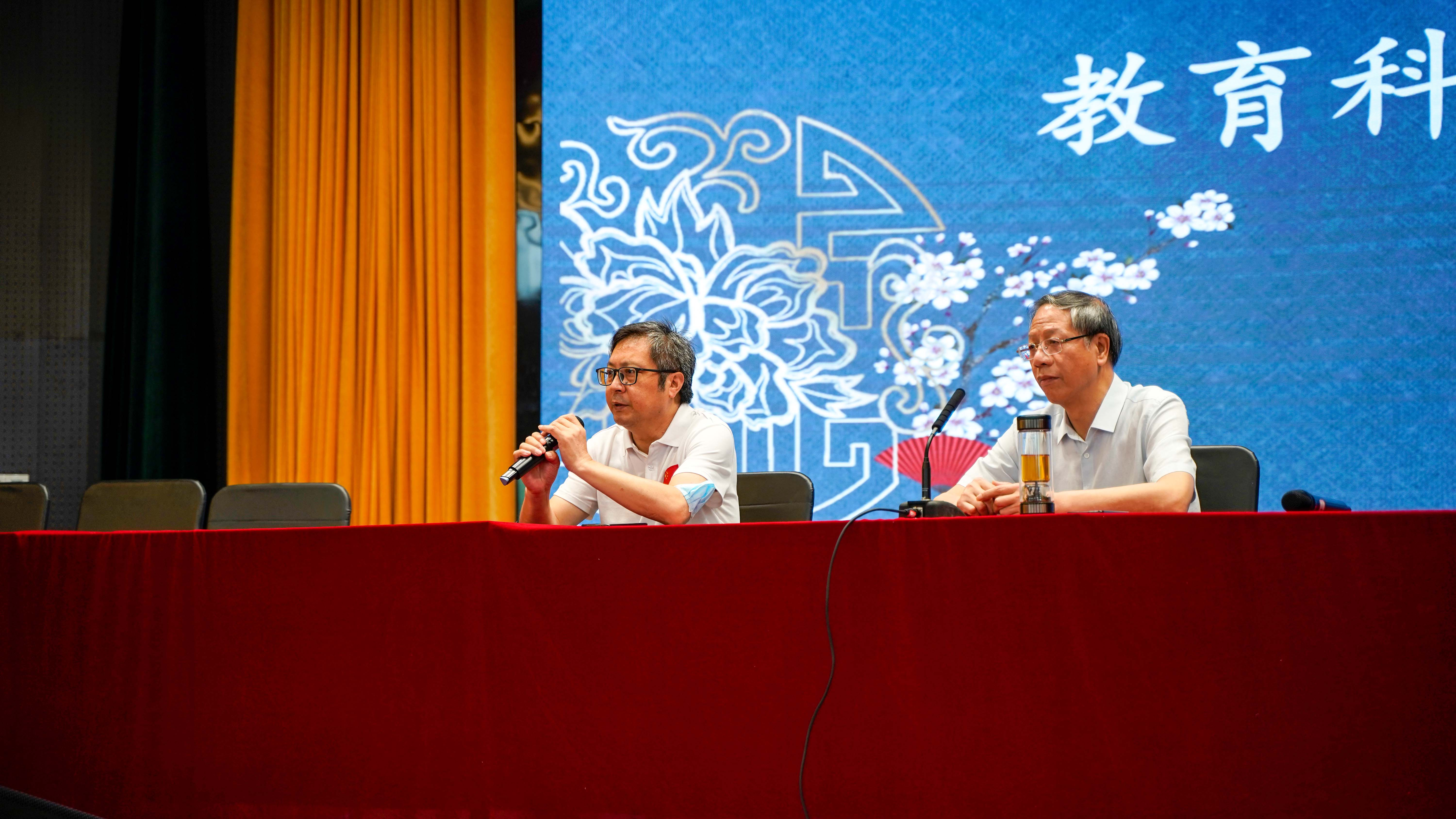 以科研促发展,以课题兴课堂——赵友元研究员“博雅讲堂”开讲