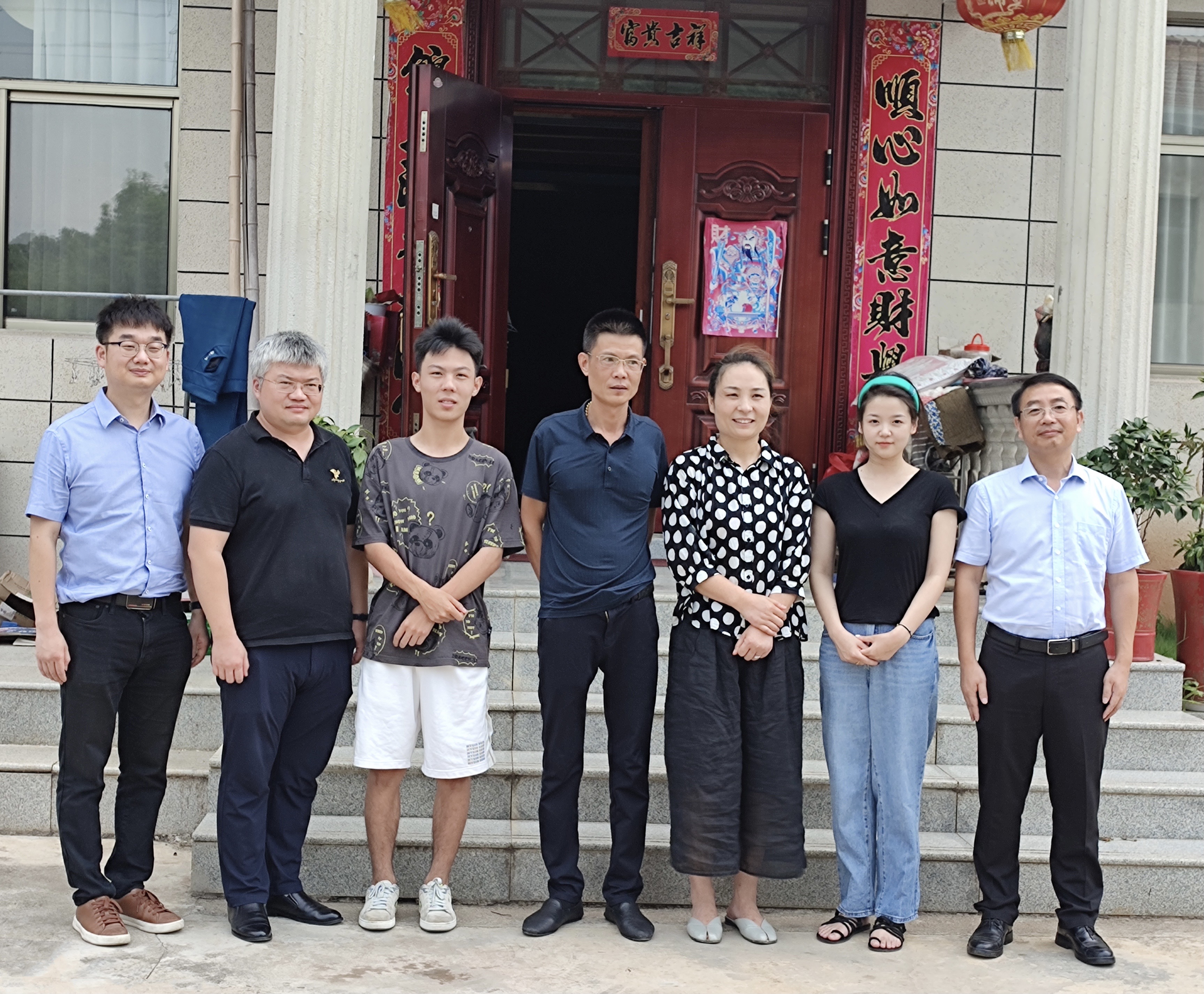 我校艺术与传媒学院深入开展暑期辅导员家访活动