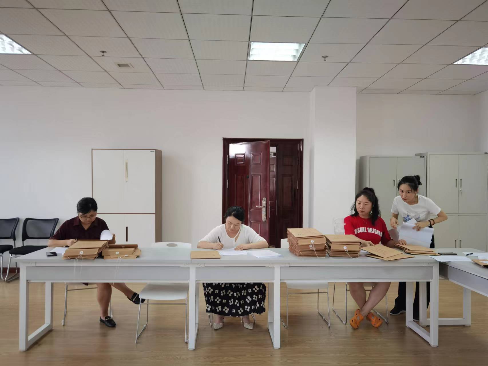 经管学院两次开展针对2022届本科毕业设计(论文)的专项检查