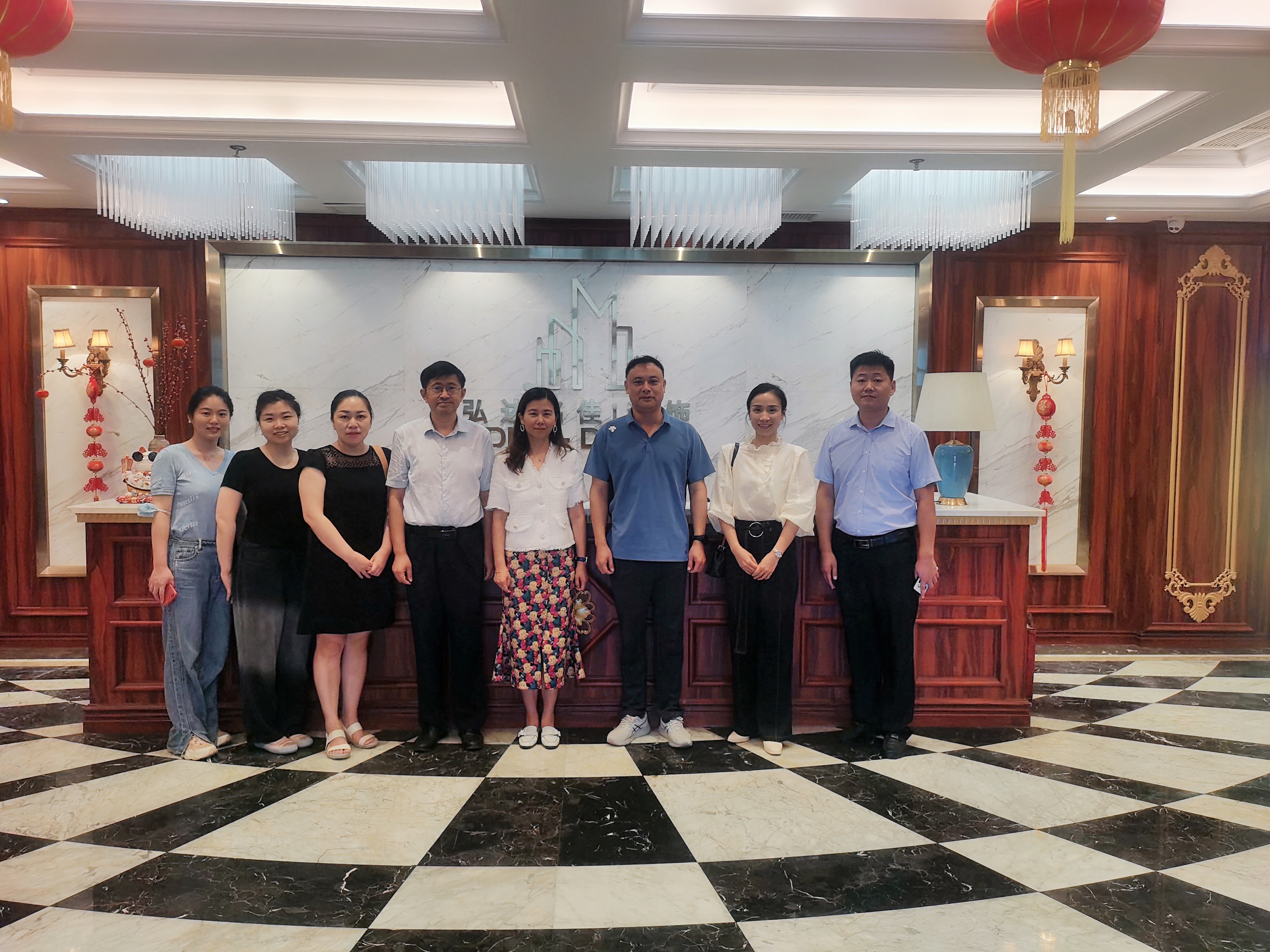 校领导走访慰问艺术与传媒学院在企挂职锻炼教师