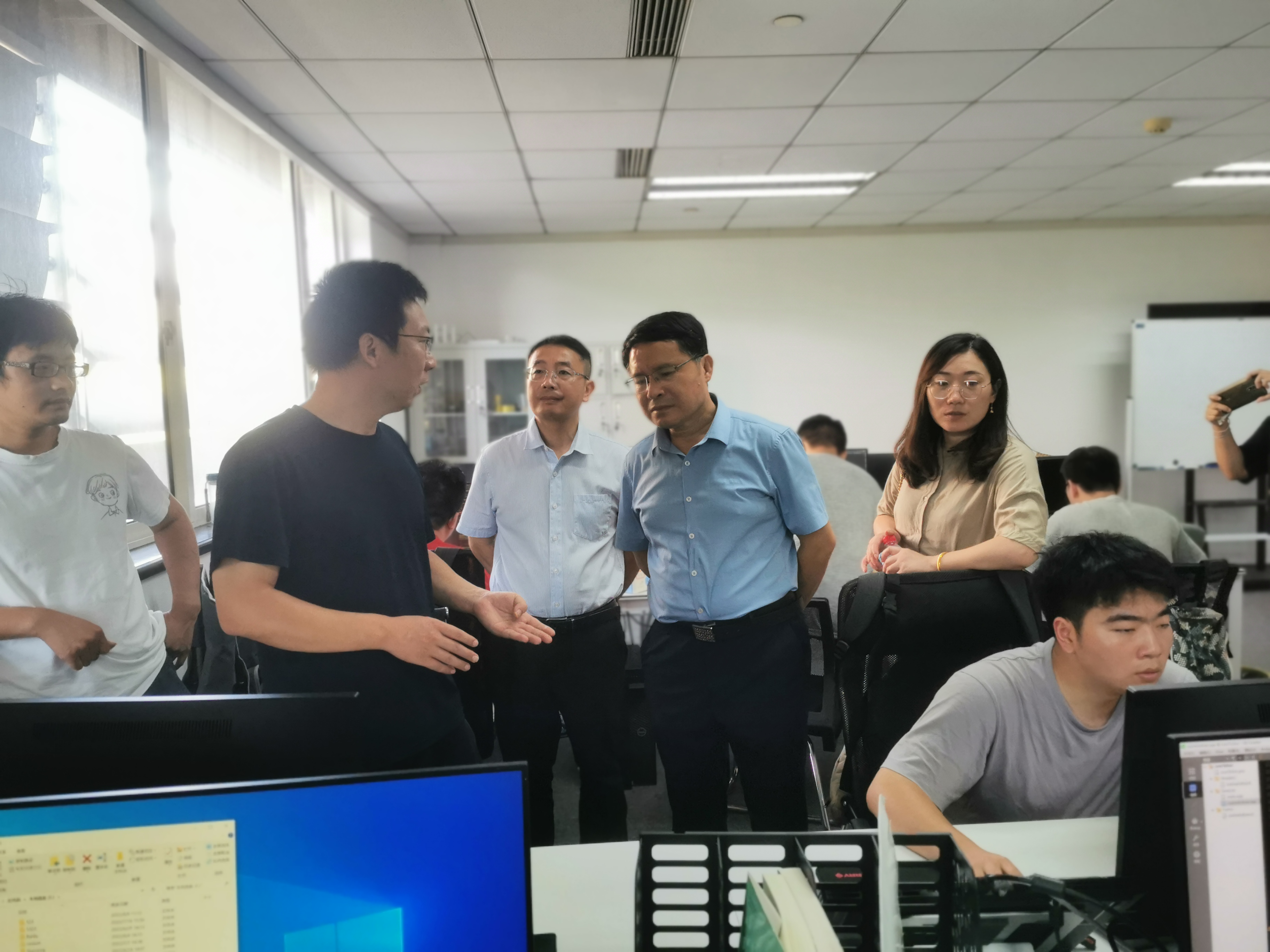 我校信息工程学院开展暑期教师进企业实践慰问活动