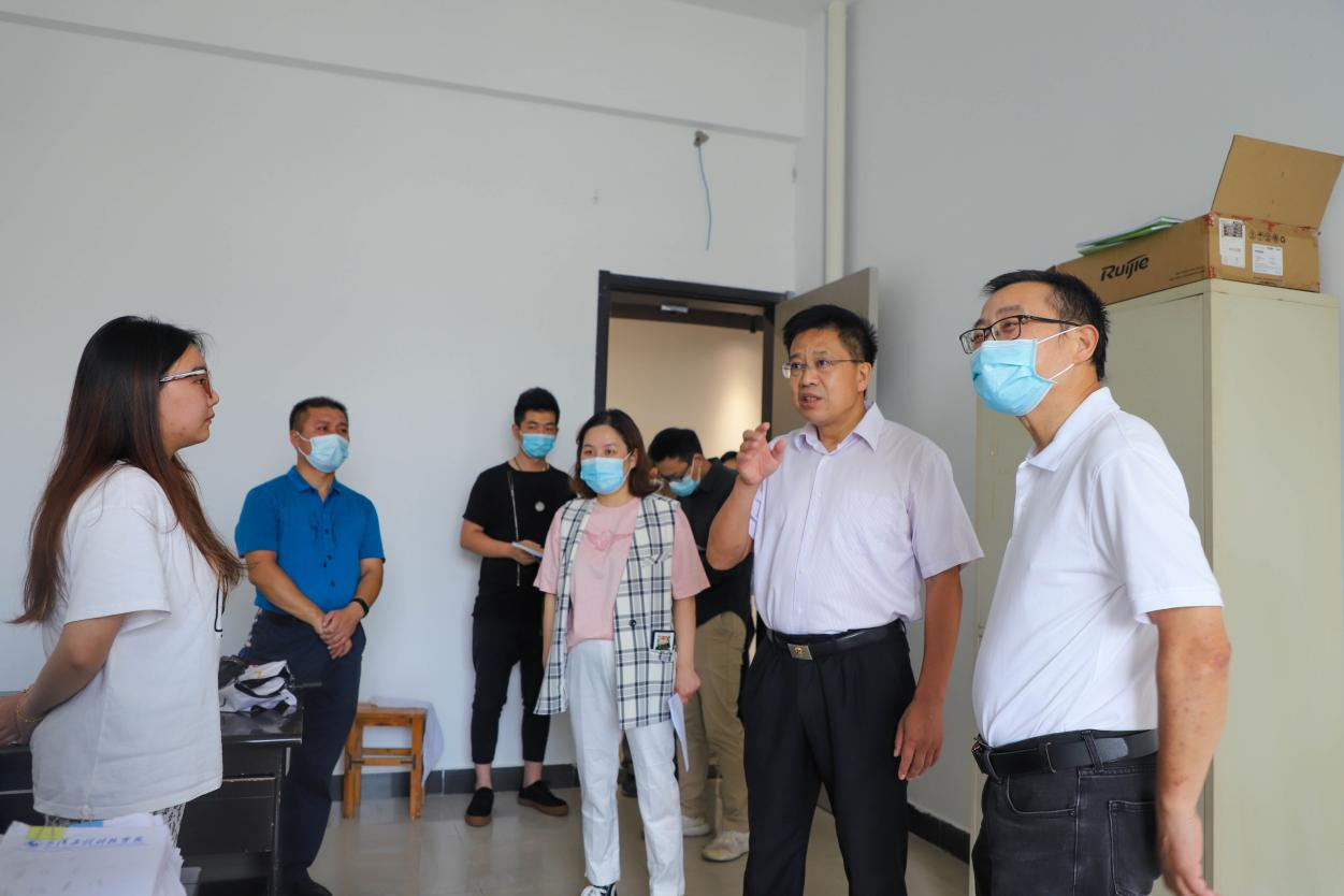 新学期,新气象|开学初领导深入课堂巡课