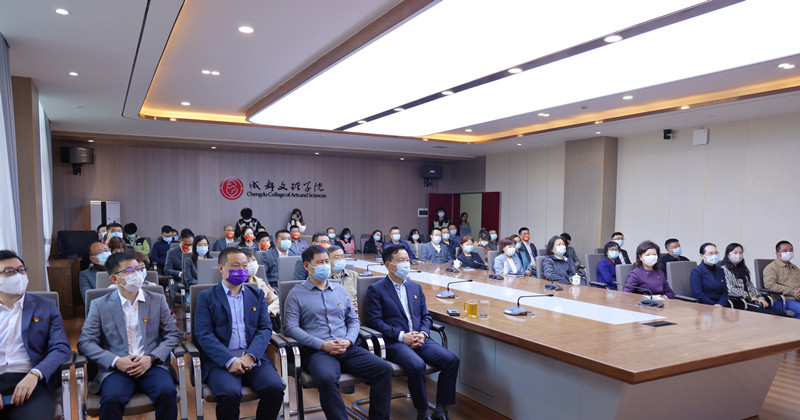 beat体育365官网师生通过多种方式收看中国共产党第二十次全国代表大会开幕会实况