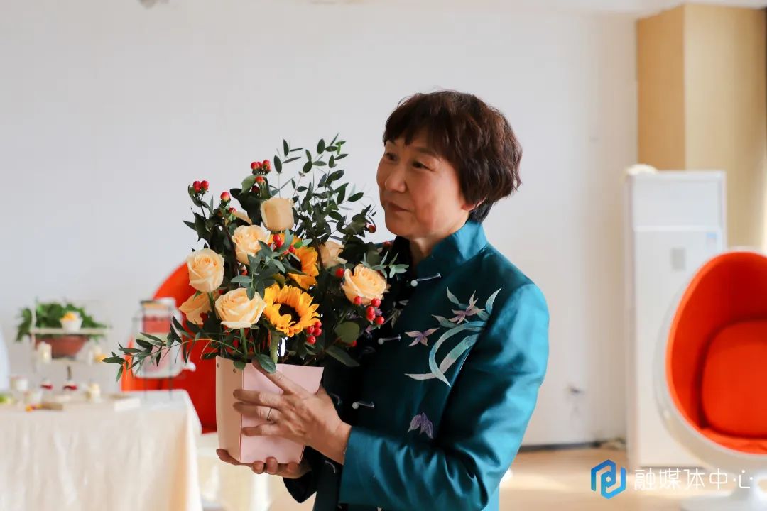 欧洲五大联赛官网教职工“花艺舒压”活动圆满结束